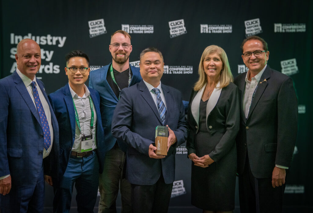 City of Markham representatives accepting the Innovation in Dig Safety Award